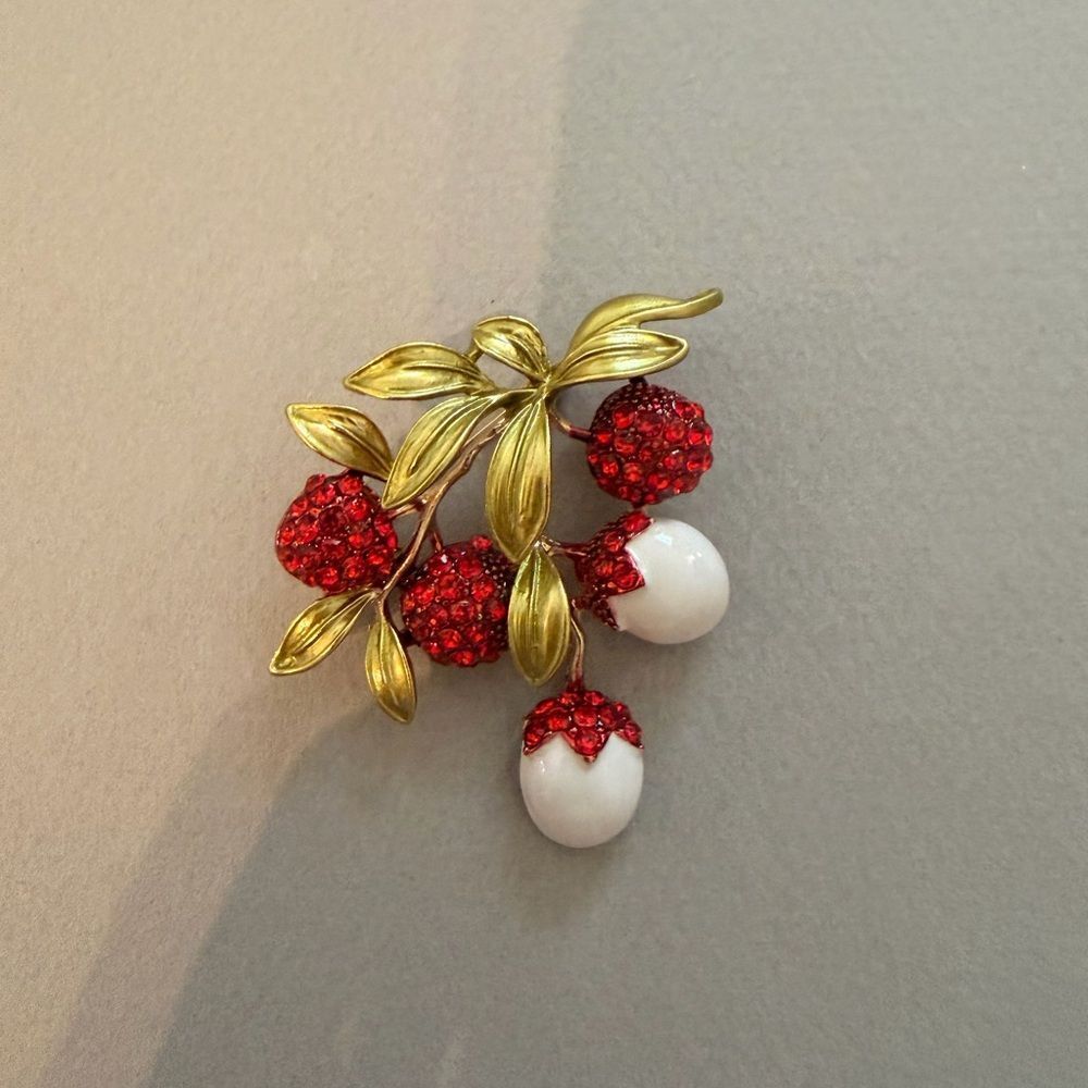 Elegant Red and Gold Berry Brooch A1585 - Picture 2 of 3